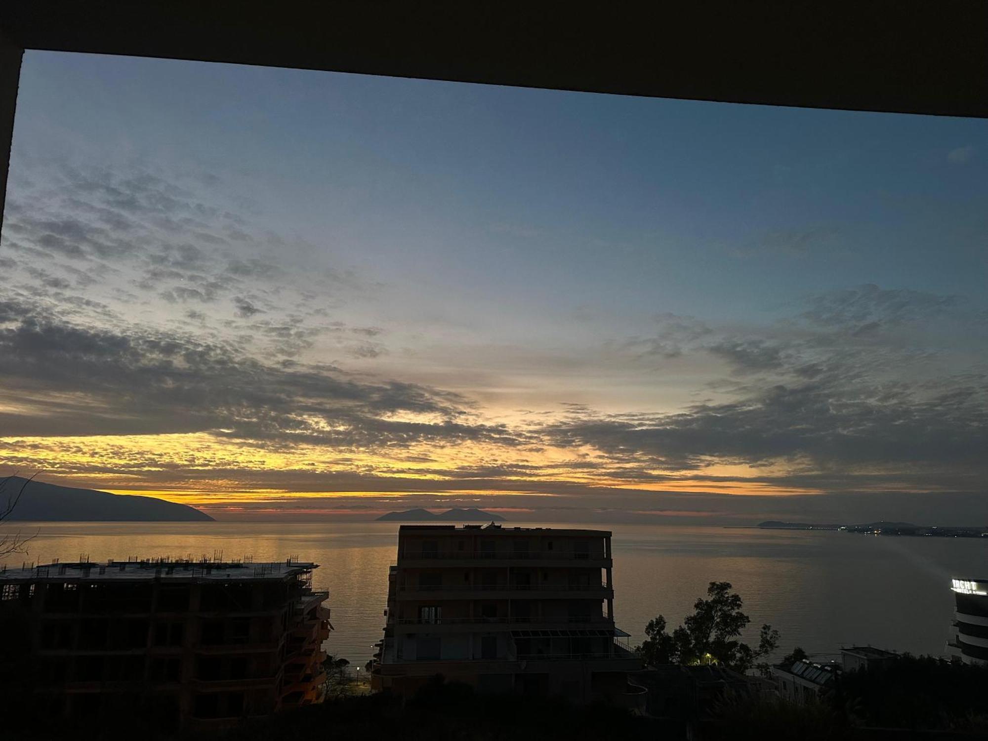 Sea View Apartment Вльора Екстер'єр фото