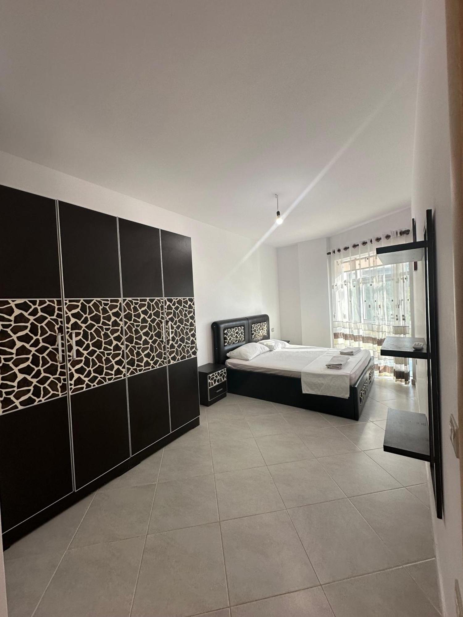 Sea View Apartment Вльора Екстер'єр фото