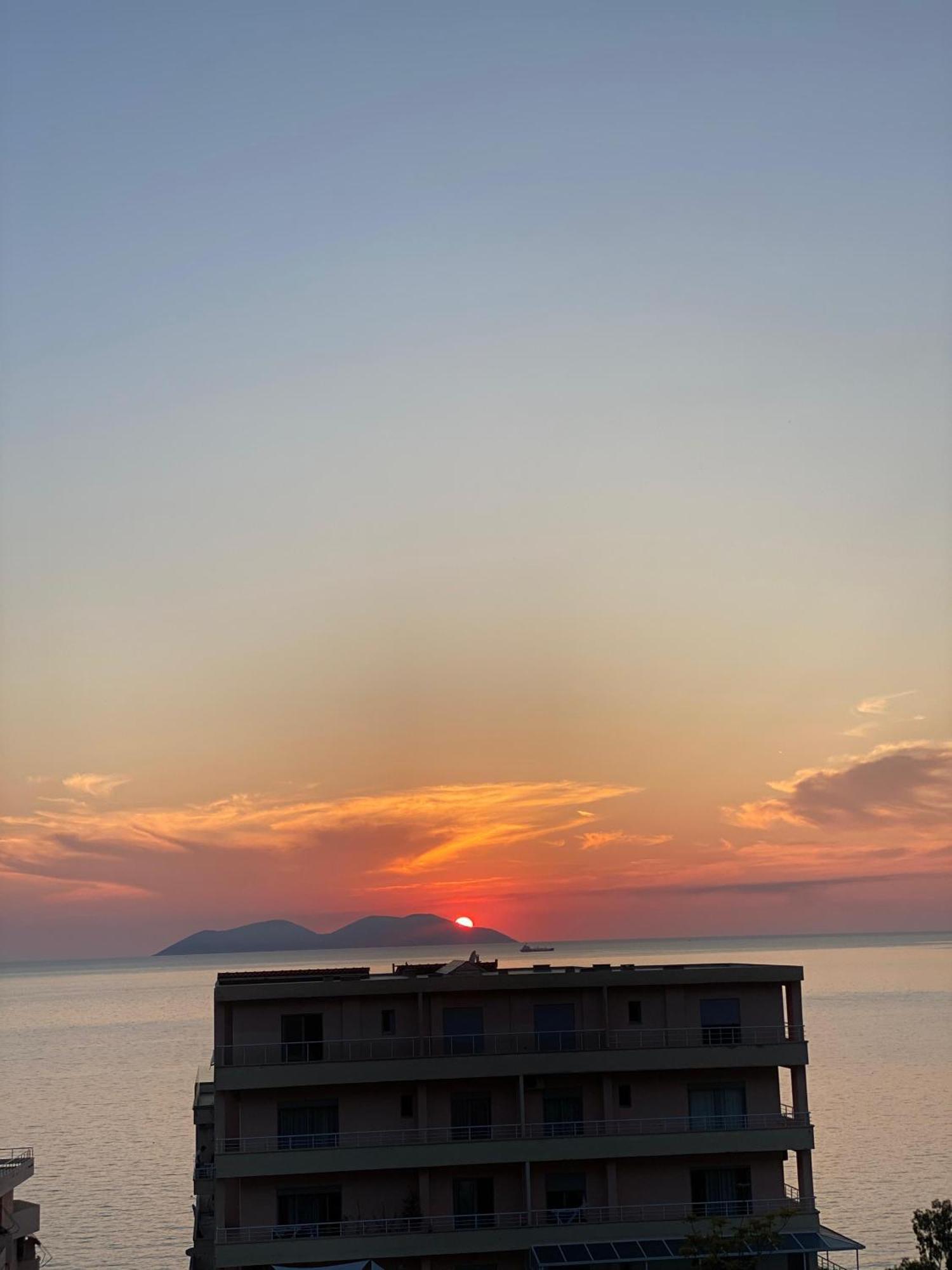 Sea View Apartment Вльора Екстер'єр фото